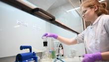 Фильтровать пластик: ученые ТГУ изучают загрязнения от стирки флиса