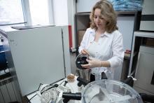 Ученые ТГУ ищут «противоядие» от бактерий, «взрывающих» головки сыра